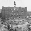 GPO Building and monument of the Black Prince, City Square, Leeds, Yorkshire, 1949. Catalogue reference: WORK 25/197 (1456