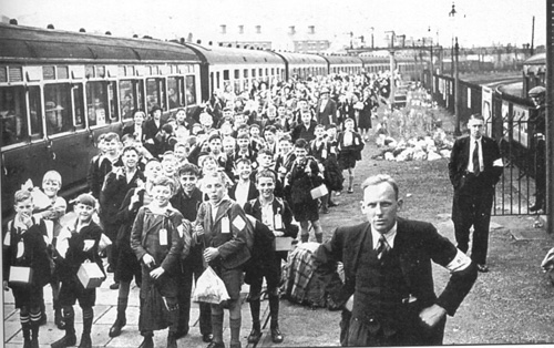 Children from Birkenhead arrive at Oswestry Station