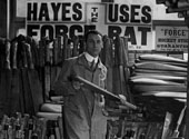 Jack Hobbs examines the 'Force' cricket bat, 1911. Catalogue reference COPY 1-555