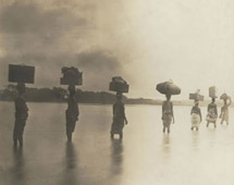 Carriers crossing a river on the seaboard Appolonia (1901) - Catalogue reference: CO 1069/34