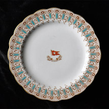 Wisteria pattern chinaware. A reproduction of a dinner plate designed for the White Star Line that would have been used in Titanic’s ‘à la carte’ restaurant. Courtesy Peter Boyd-Smith/Cobwebs.