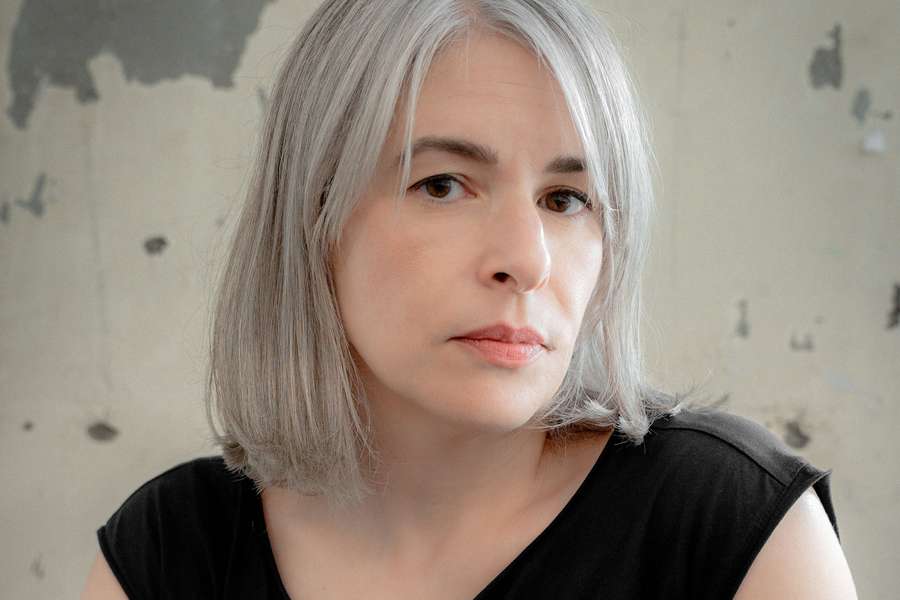 Carrie Gibson headshot