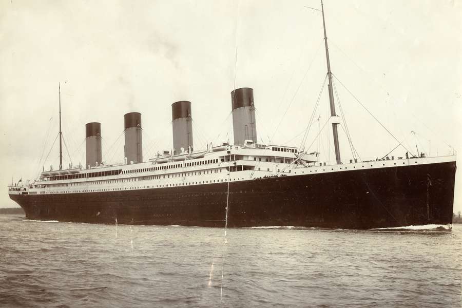 Photograph of RMS Titanic on the water.