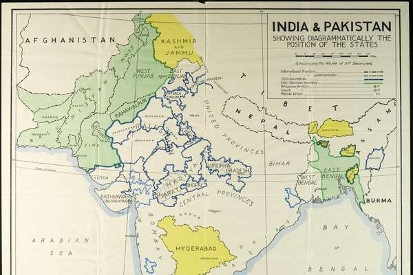 Labelled map of India and Pakistan with the two states colour coded.