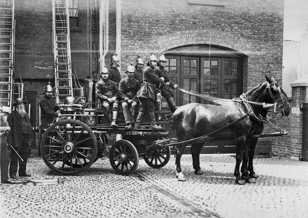 COPY1/369 Horse-drawn firemen's wagon 1884