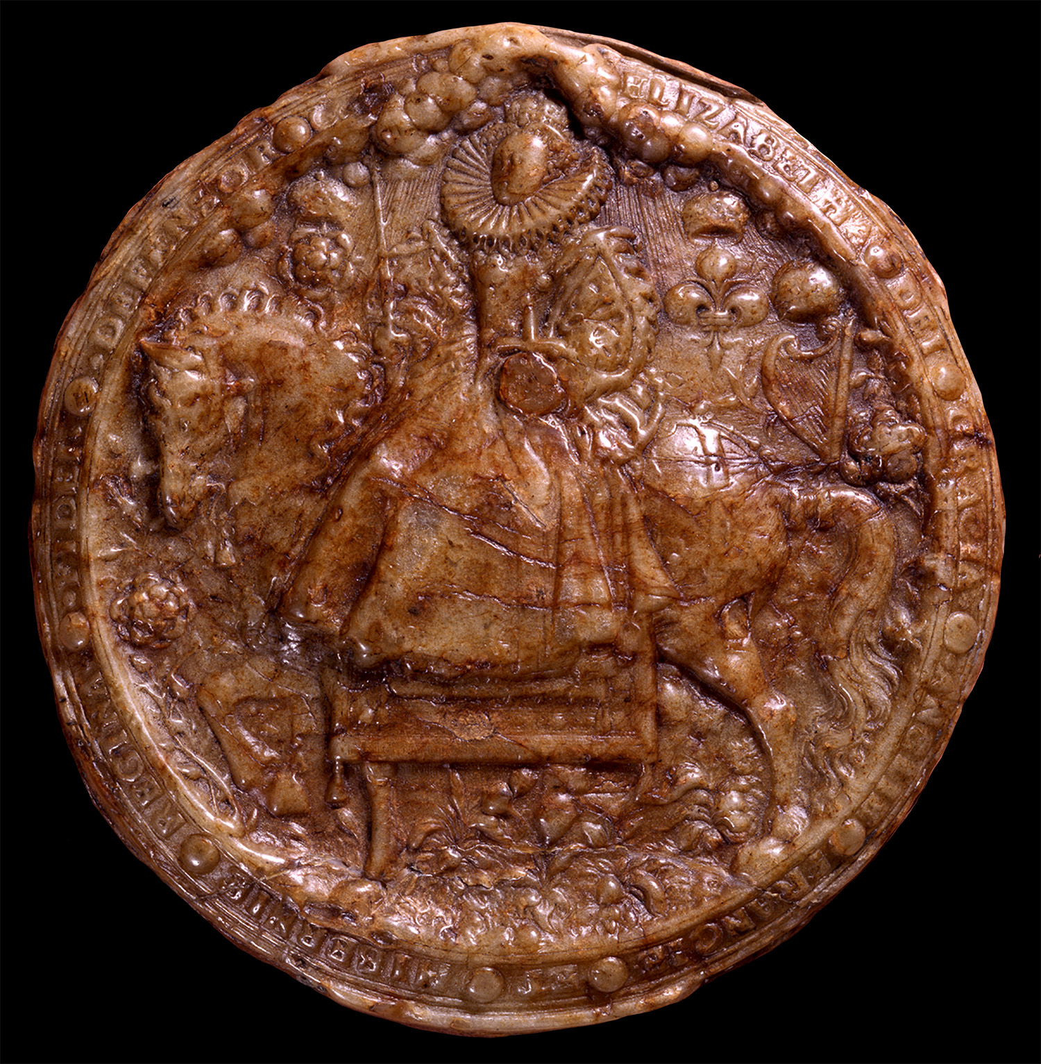 Reverse of the seal of Elizabeth I depicting her sitting on a horse. There are cloud and sunrays around her head. There is a fleur de lys and harp near the horse's backside, and multiple Tudor roses around the image.