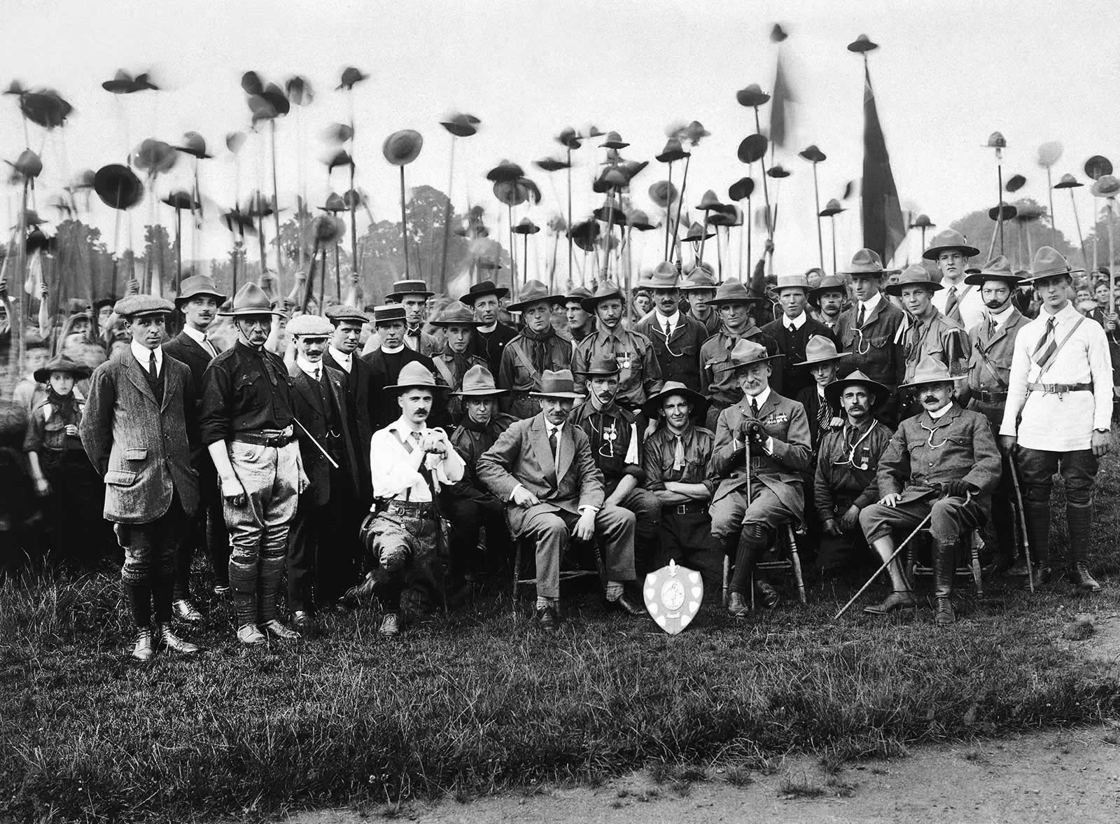 Image of Robert Baden-Powell with scout leaders