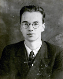 Portrait photo of Klaus Fuchs, wearing a suit and tie and round glasses.